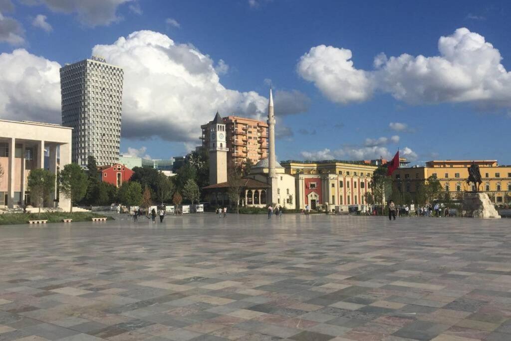 "Tata'S New Home!" Tirana Kültér fotó